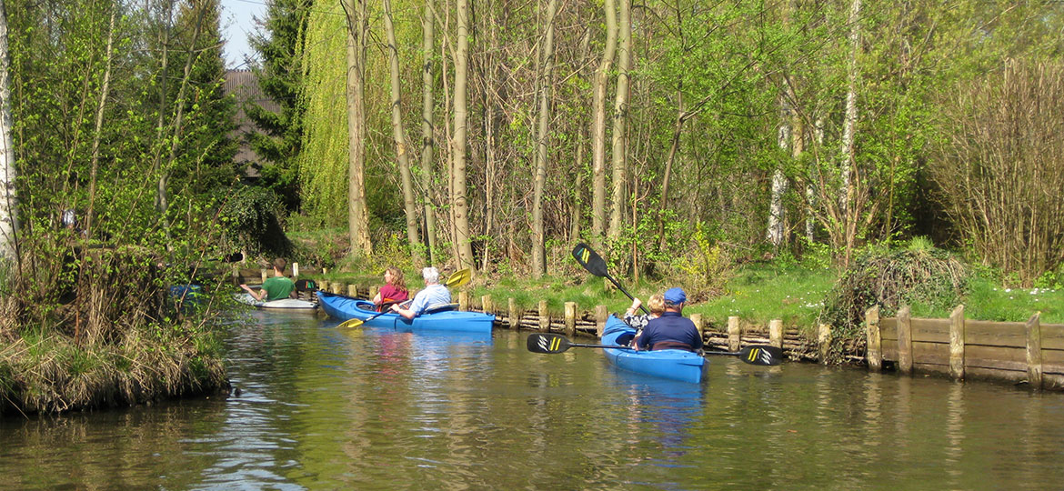 (c)aod.de  Paddler auf den Spreewälder Fließen