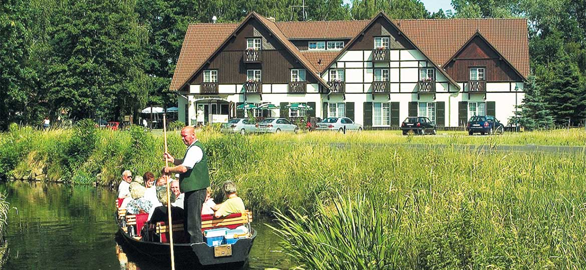 Kahnfahrt am Hotel am Spreebogen