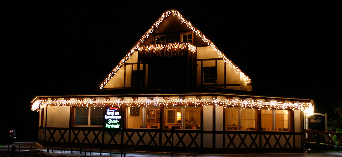 (c)aod.de Weihnachtsbeleuchtung am Hotel am Spreebogen